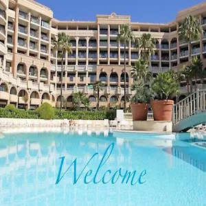 Front Beach Pools Apartment